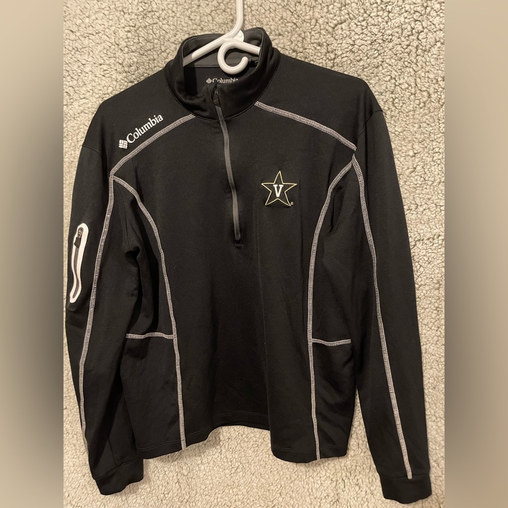 Columbia Golf NCAA “Vanderbilt Commodores”
Black Quarter-Zip Pullover
